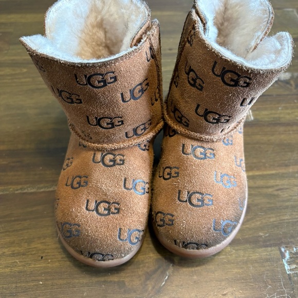 UGG Logo Monogram Suede Shearling Boots Rubber Sole Toddler 6C Winter - Picture 5 of 7